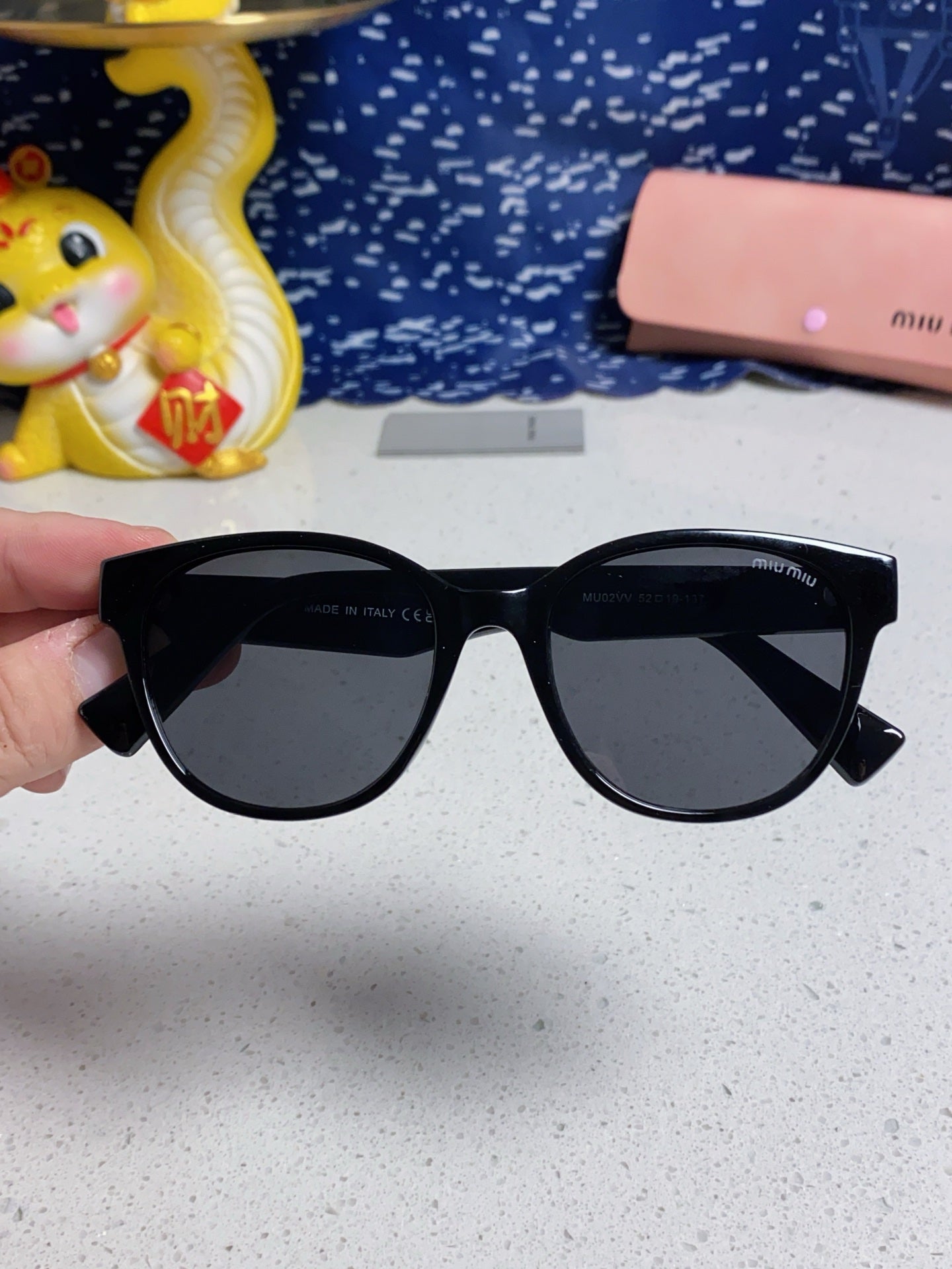 RUNWAY SUNGLASSES 567504 IN BLACK ACETATE SILVER LOGO BLACK LENSES
