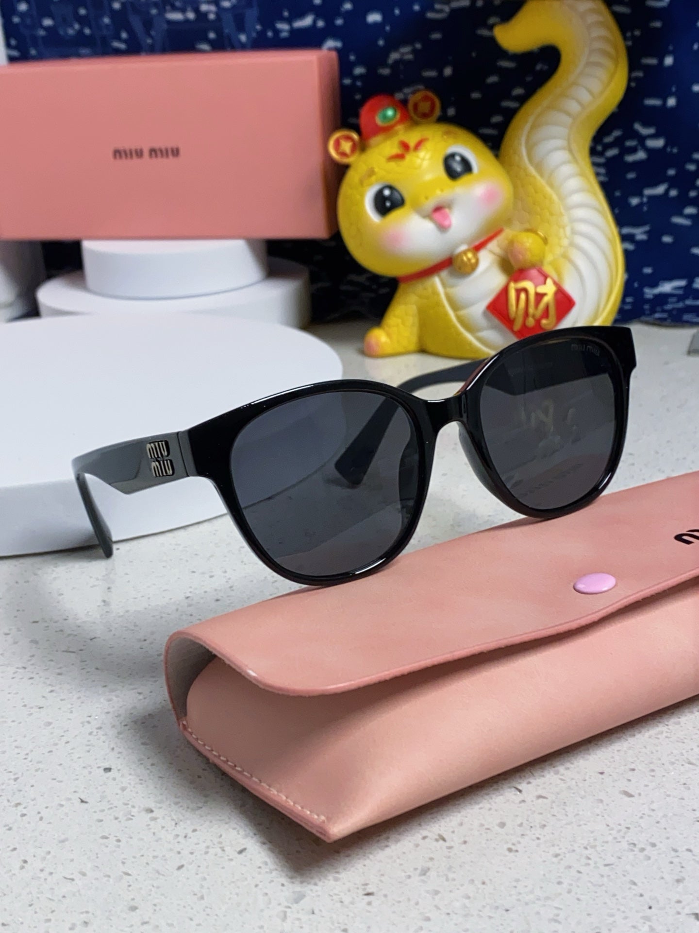 RUNWAY SUNGLASSES 567504 IN BLACK ACETATE SILVER LOGO BLACK LENSES