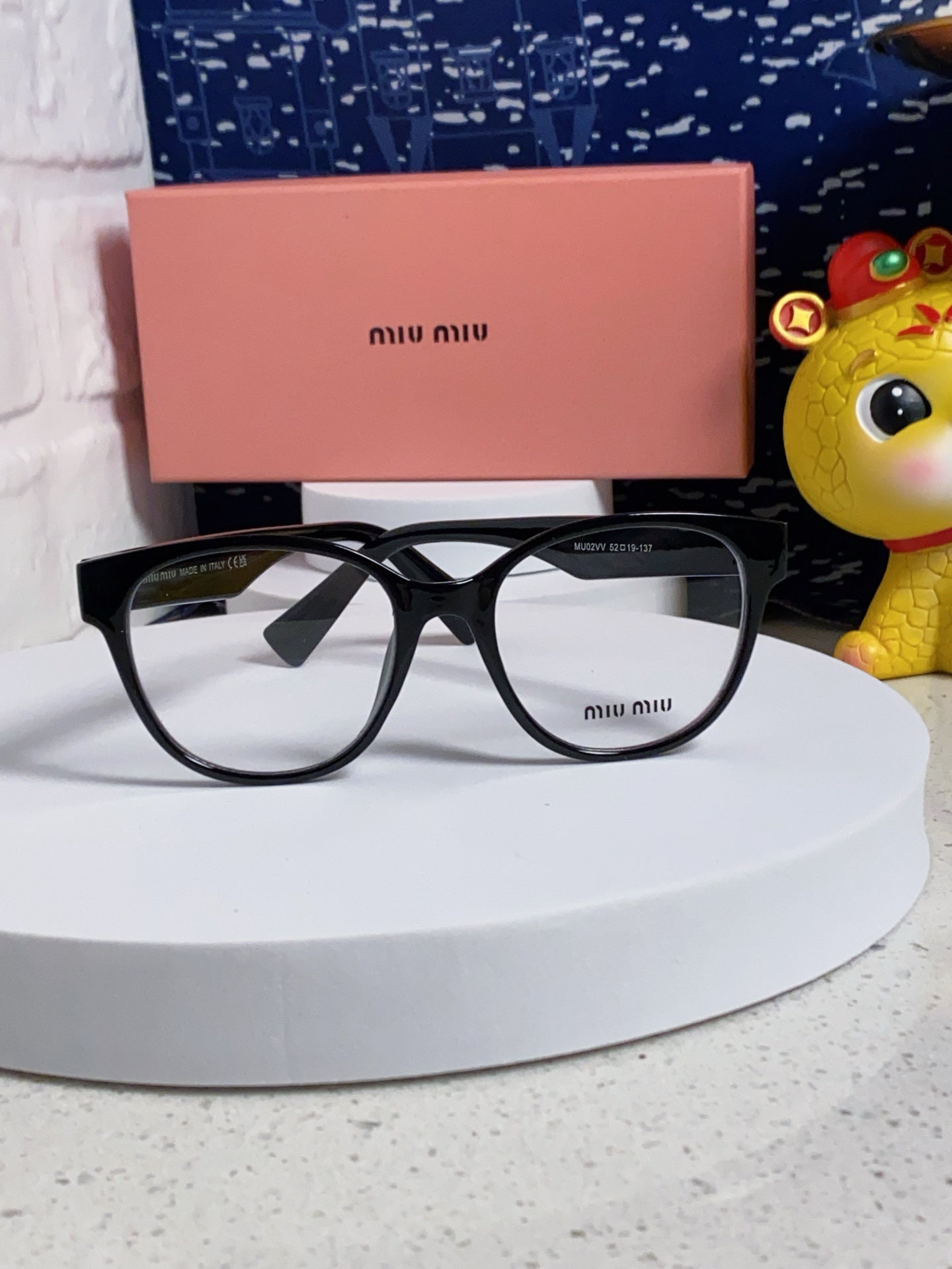 RUNWAY SUNGLASSES 567509 IN BLACK ACETATE BLACK LOGO