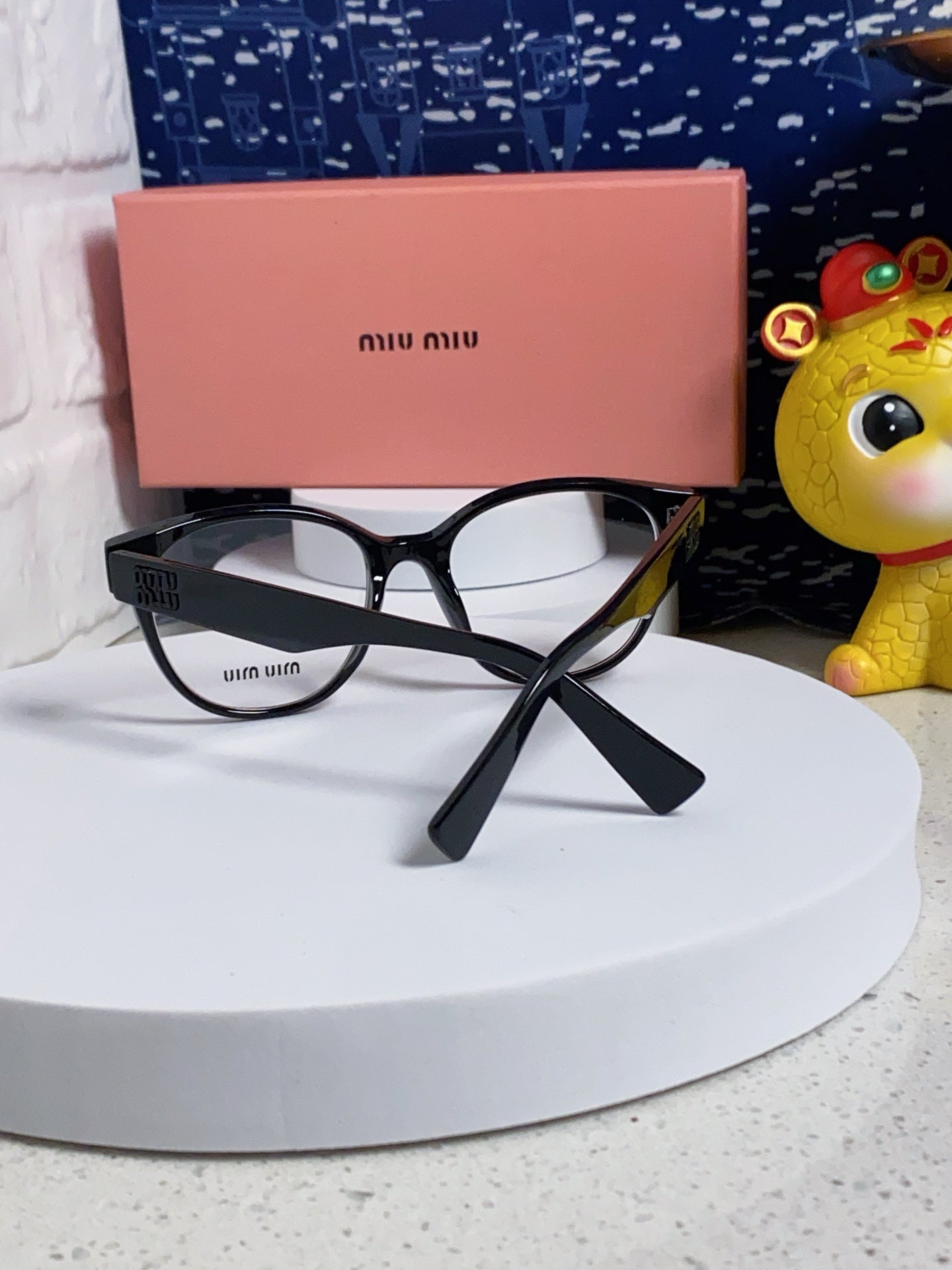 RUNWAY SUNGLASSES 567509 IN BLACK ACETATE BLACK LOGO