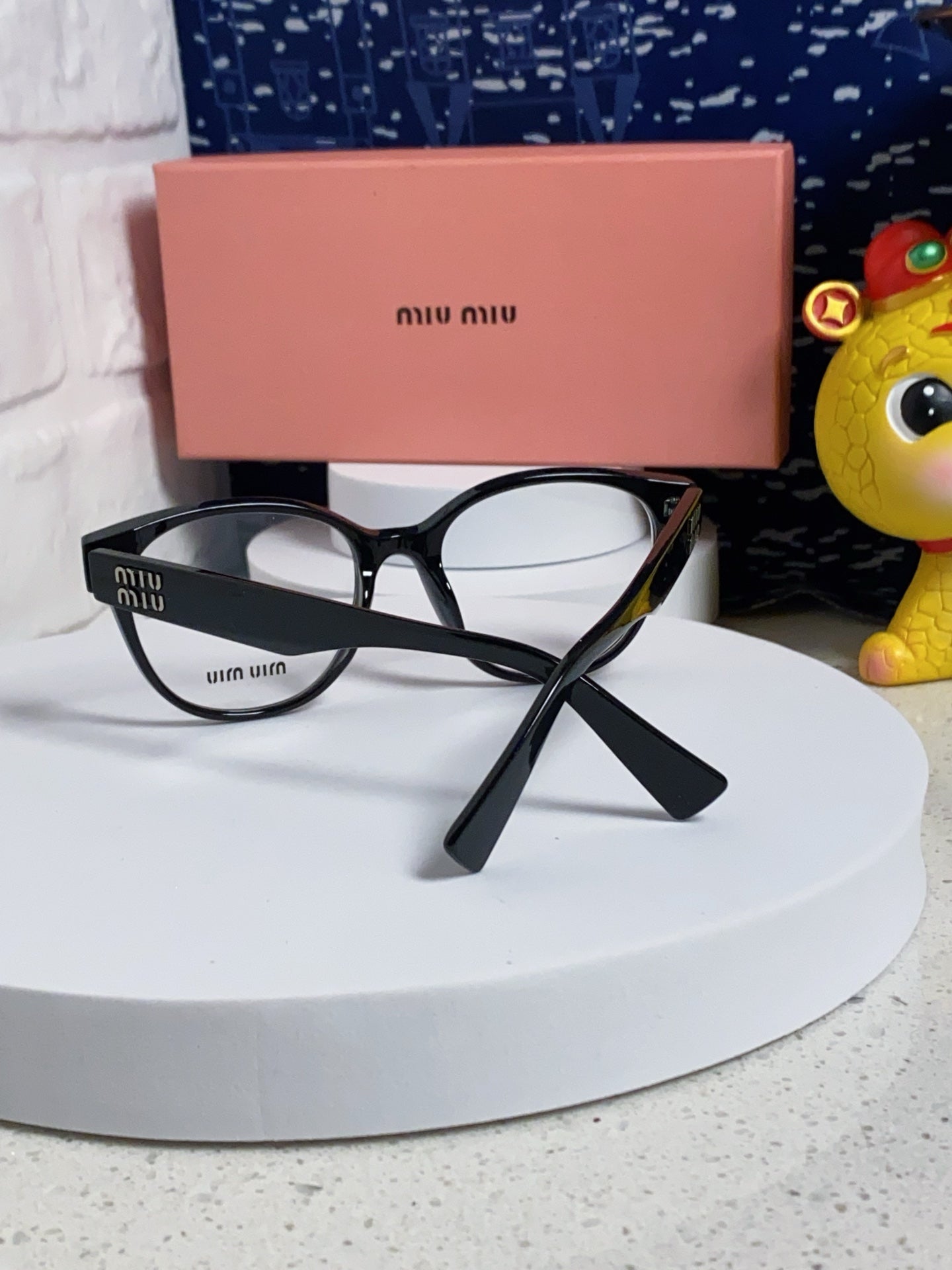 RUNWAY SUNGLASSES 567507 IN BLACK ACETATE SILVER LOGO