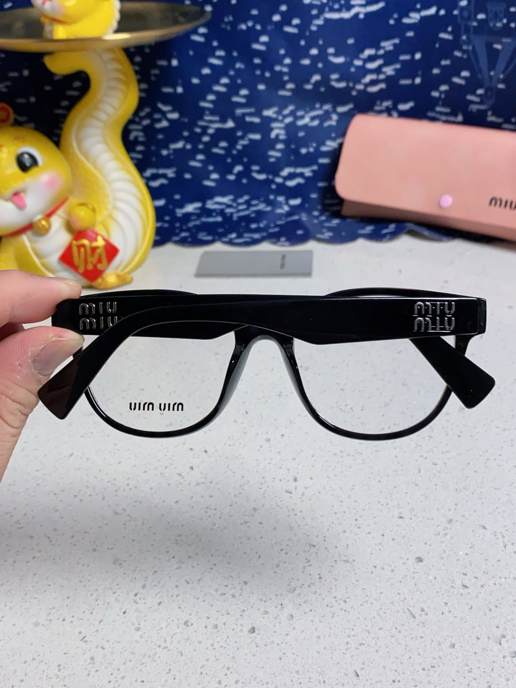 RUNWAY SUNGLASSES 567507 IN BLACK ACETATE SILVER LOGO