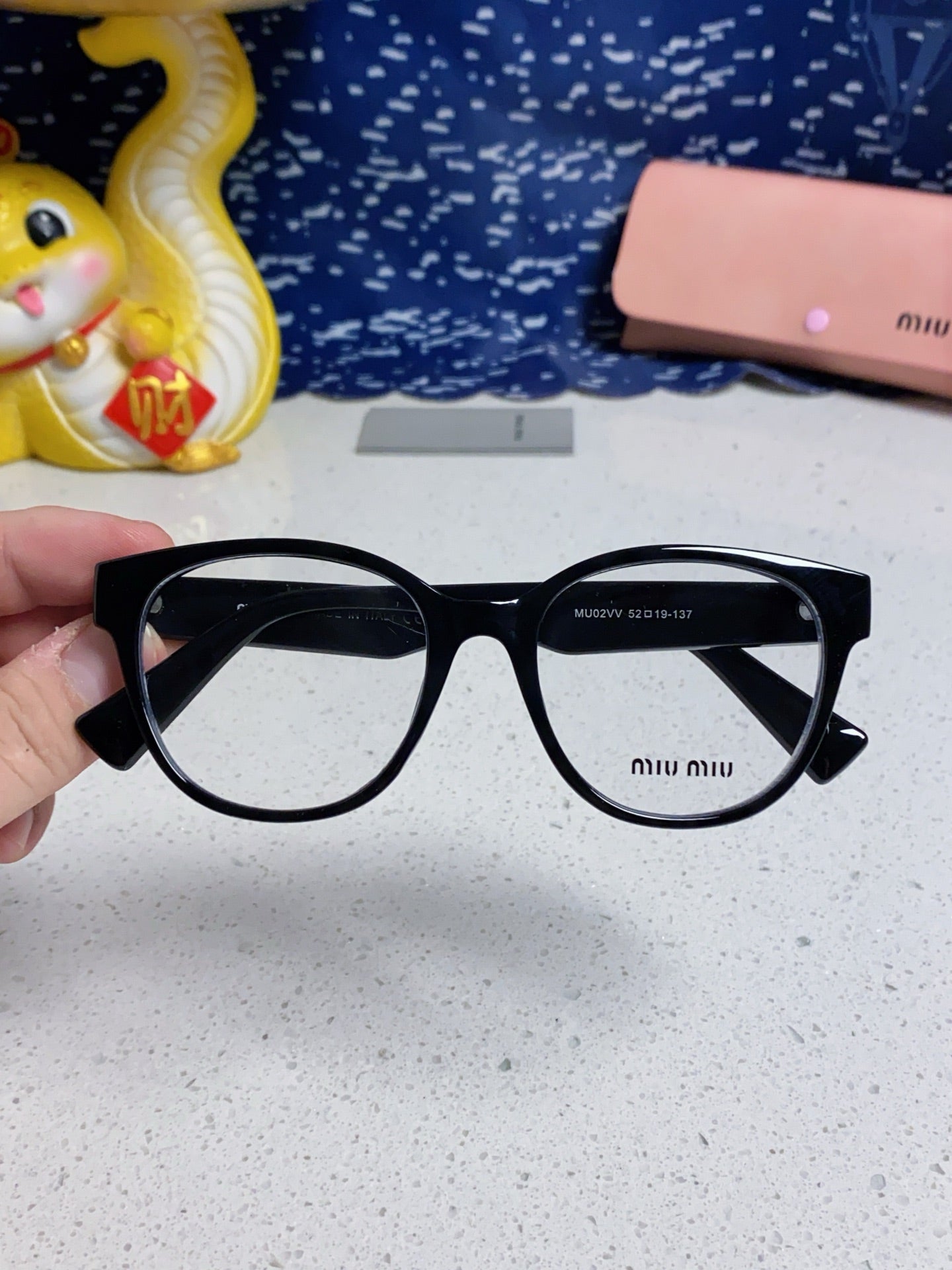 RUNWAY SUNGLASSES 567508 IN BLACK ACETATE GOLD LOGO