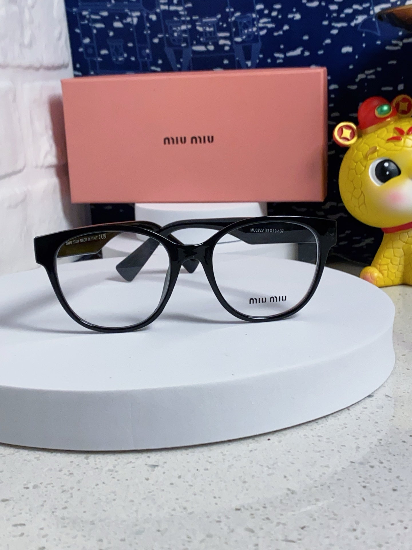 RUNWAY SUNGLASSES 567508 IN BLACK ACETATE GOLD LOGO