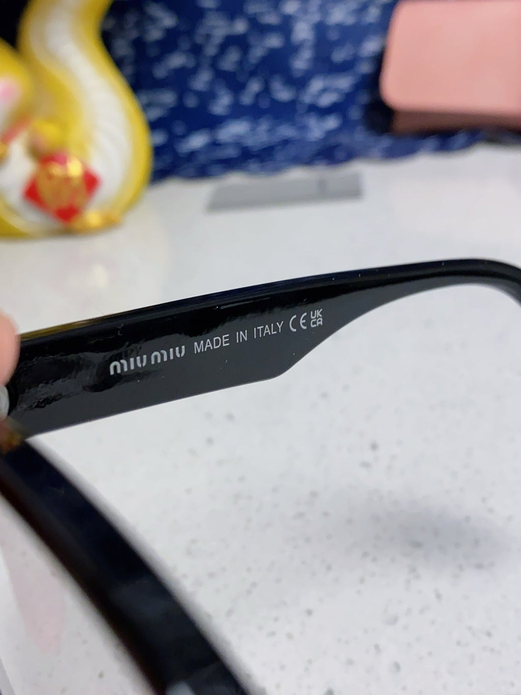 RUNWAY SUNGLASSES 567508 IN BLACK ACETATE GOLD LOGO