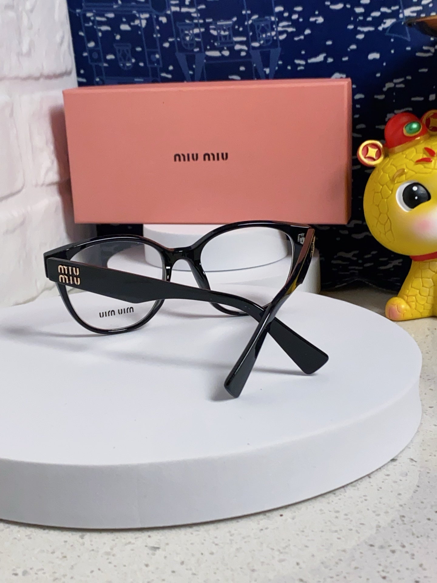 RUNWAY SUNGLASSES 567508 IN BLACK ACETATE GOLD LOGO