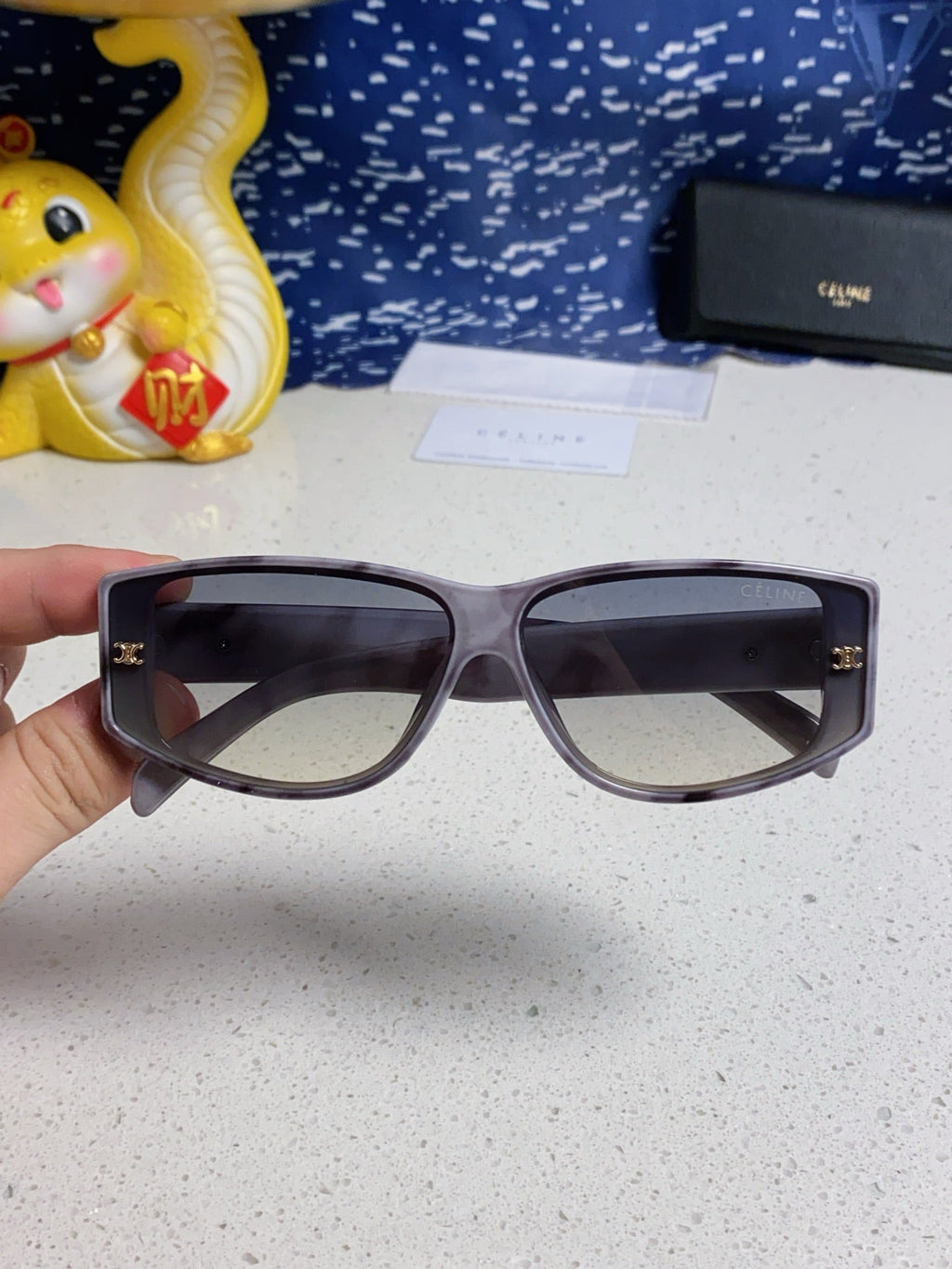 TRIOMPHE SUNGLASS 566217 IN MARBLED EFFECT ACETATE