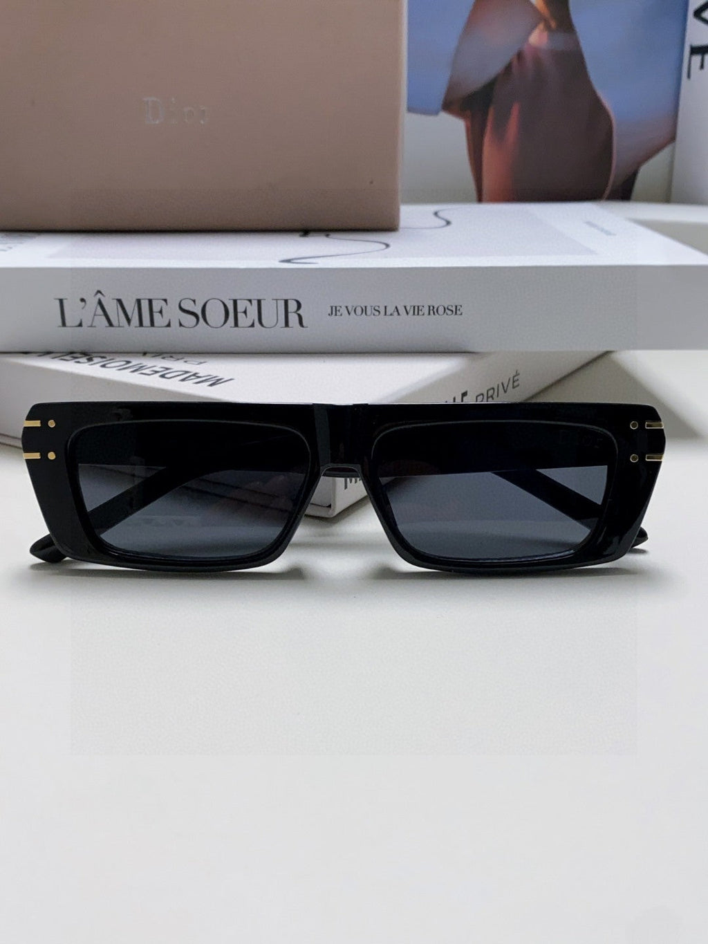SIGNATURE SUNGLASS 571588 IN BLACK ACETATE