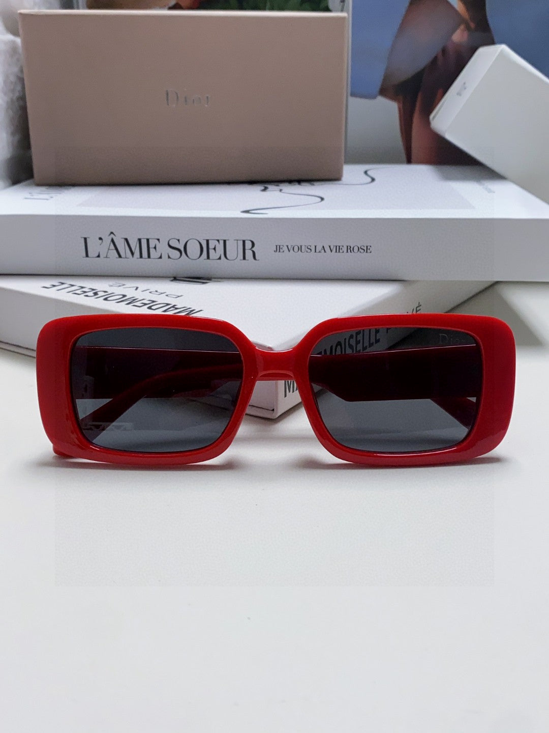 MONTAIGNE SUNGLASS 571592 IN RED ACETATE TEXT LOGO