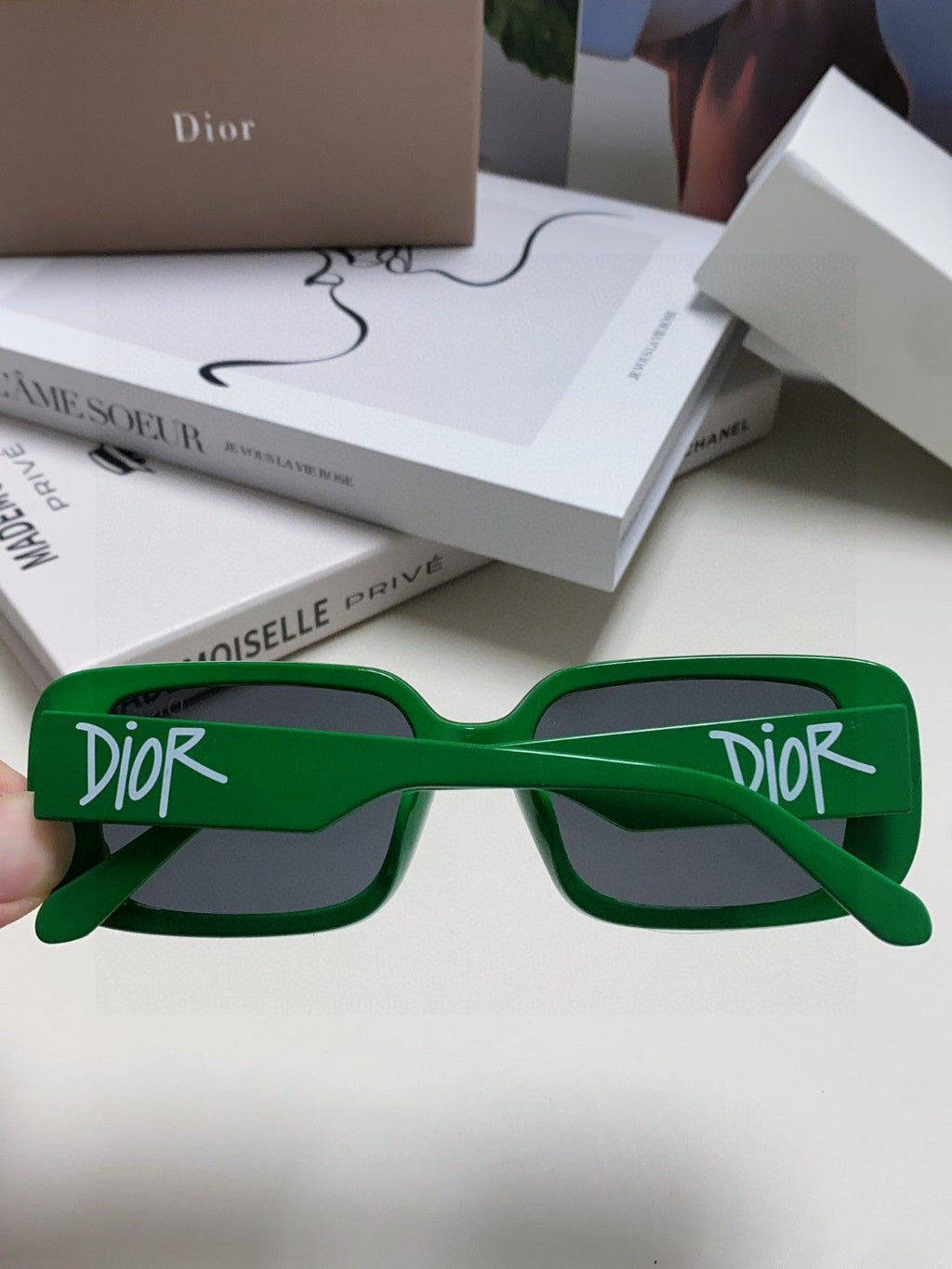 MONTAIGNE SUNGLASS 571594 IN GREEN ACETATE TEXT LOGO