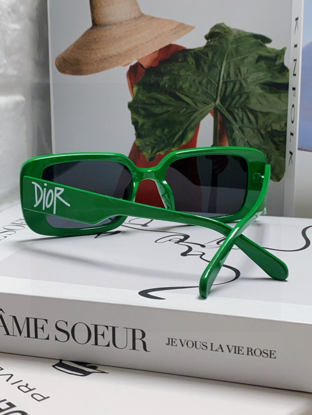 MONTAIGNE SUNGLASS 571594 IN GREEN ACETATE TEXT LOGO