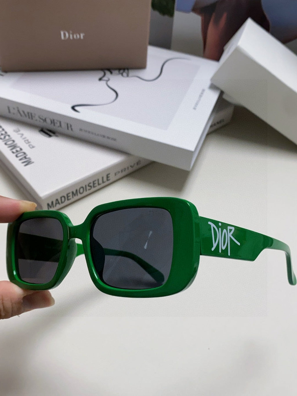 MONTAIGNE SUNGLASS 571594 IN GREEN ACETATE TEXT LOGO