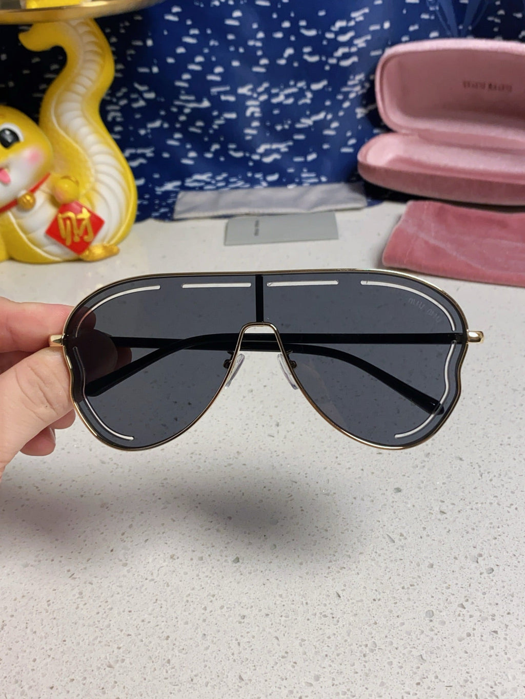 RUNWAY SUNGLASSES 571640 IN BLACK METAL BLACK LENSES