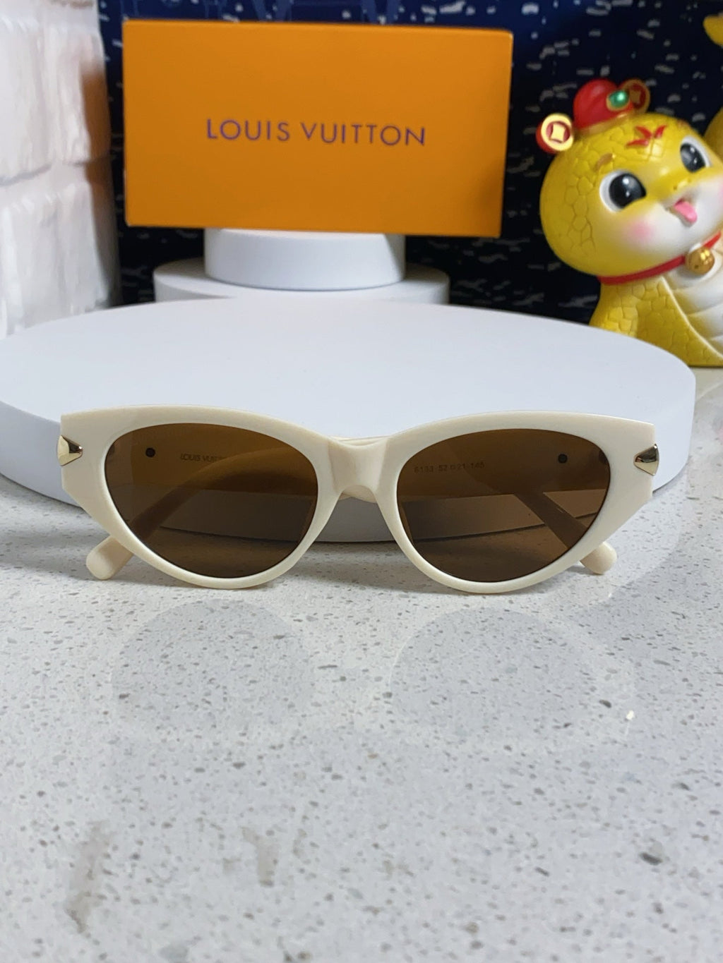 CAT EYE SUNGLASSES 576884 IN IVORY AND GOLD ACETATE