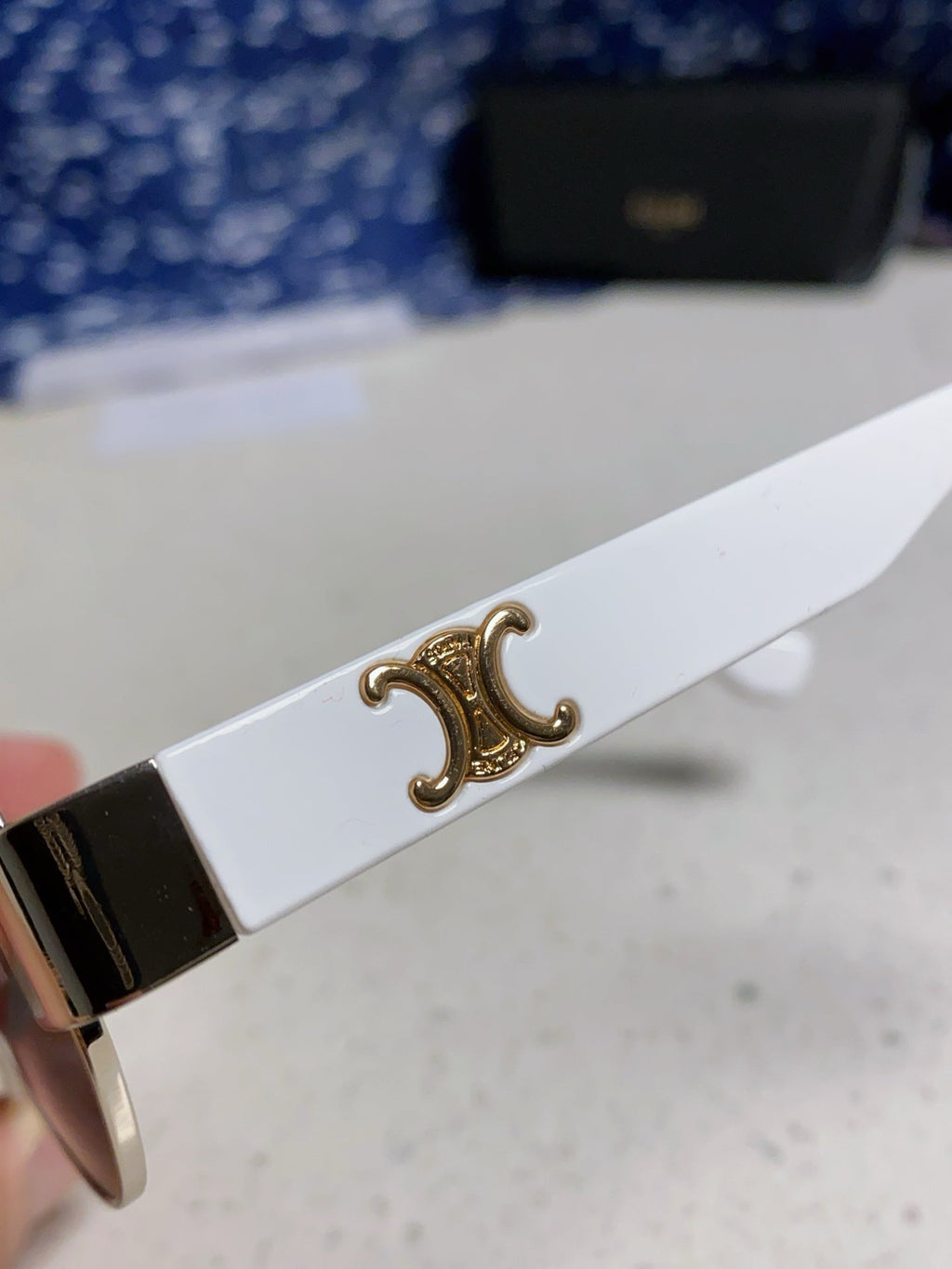 TRIOMPHE SUNGLASS 538530 IN WHITE ACETATE BLACK LENSES