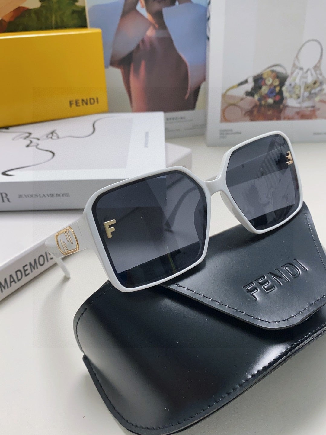 EMBOSSED LOGO FF DIAMONDS SQUARE FRAME SUNGLASSES 575798 IN ACETATE