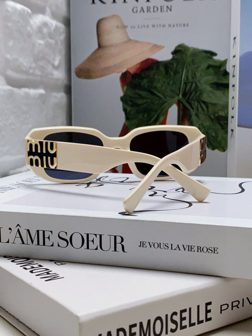 GLIMPSE SUNGLASSES 576819 IN WHITE ACETATE
