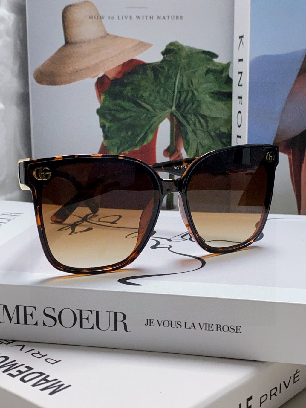 EMBOSSED LOGO BUTTERFLY FRAME SUNGLASSES 576876 IN ACETATE