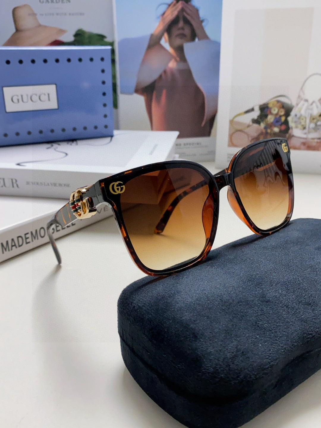 EMBOSSED LOGO BUTTERFLY FRAME SUNGLASSES 576876 IN ACETATE