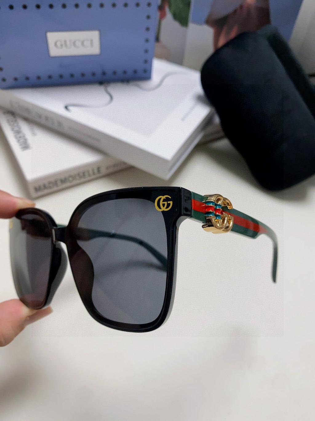 EMBOSSED LOGO BUTTERFLY FRAME SUNGLASSES 576876 IN ACETATE