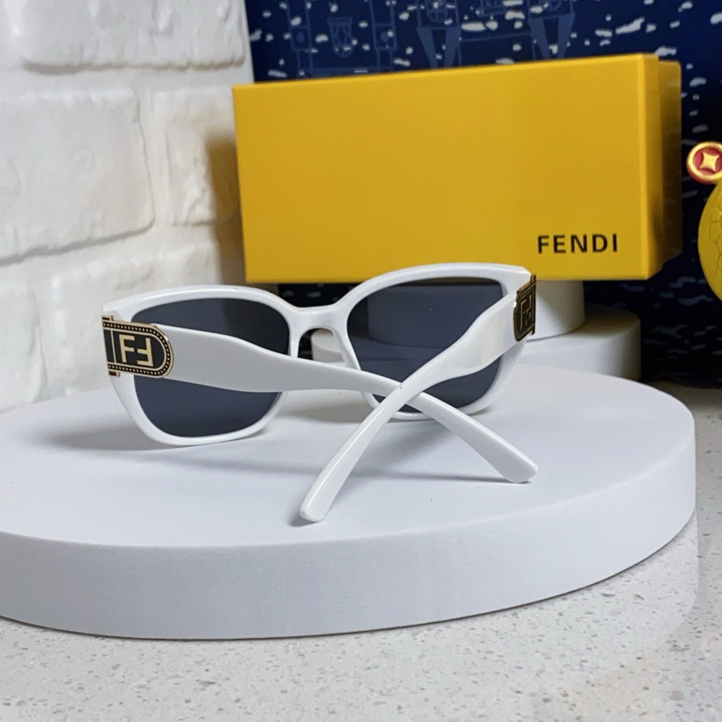 DIAGONAL CHUNKY SQUARE FRAME SUNGLASSES 543494 IN ACETATE