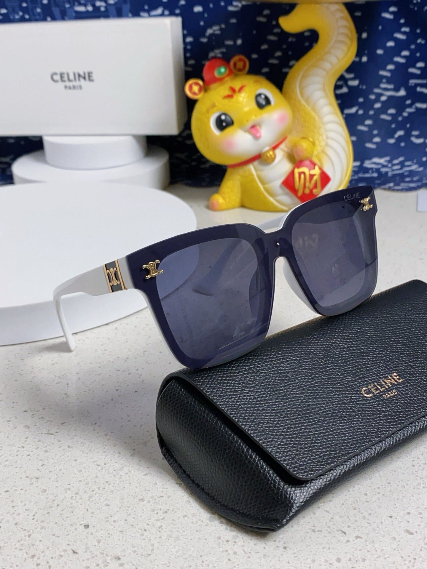 TRIOMPHE SUNGLASSES 548635 IN WHITE ACETATE