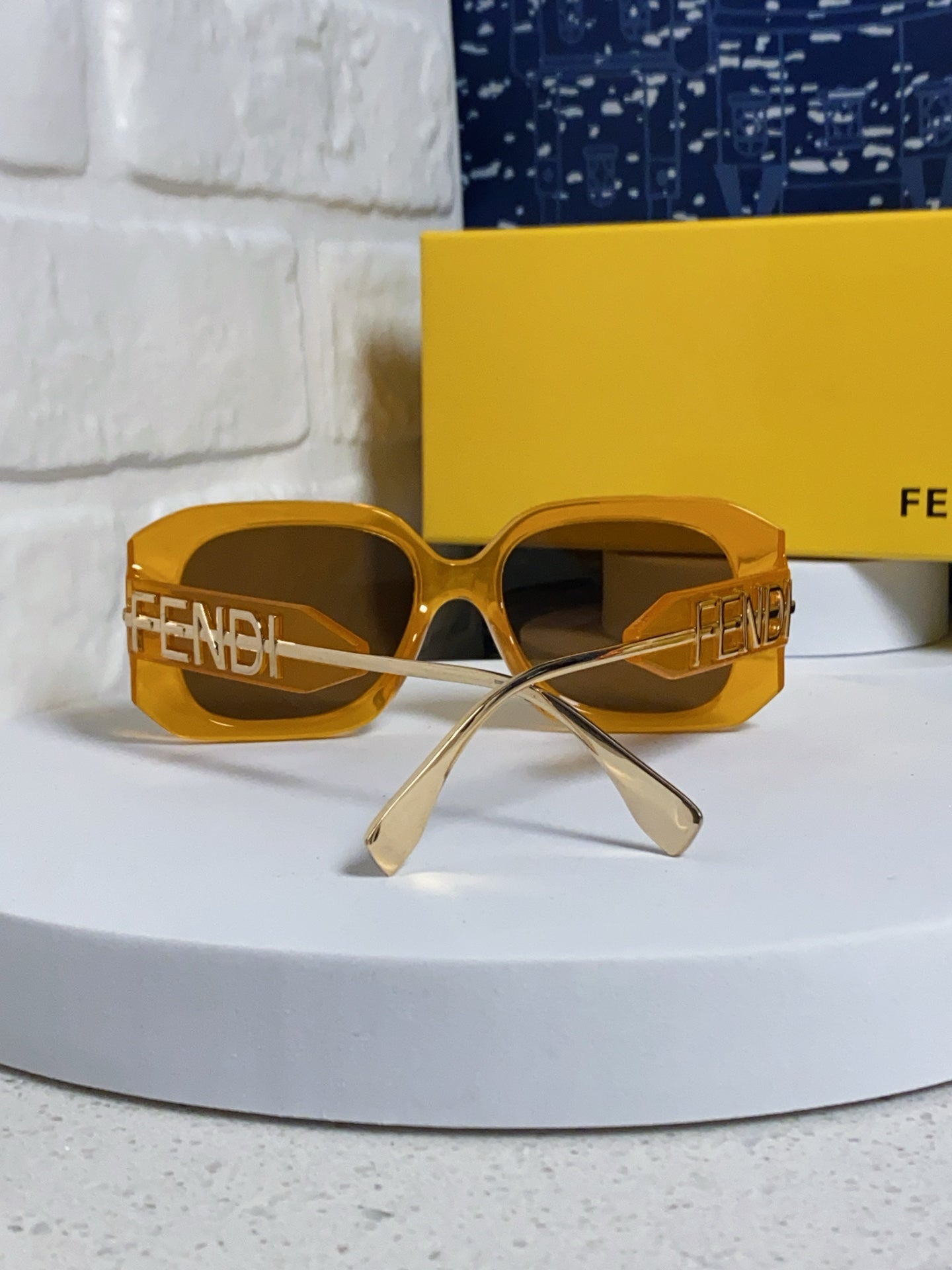 OVERSIZES FF DIAMONDS SQUARE SUNGLASSES 551639 IN ACETATE