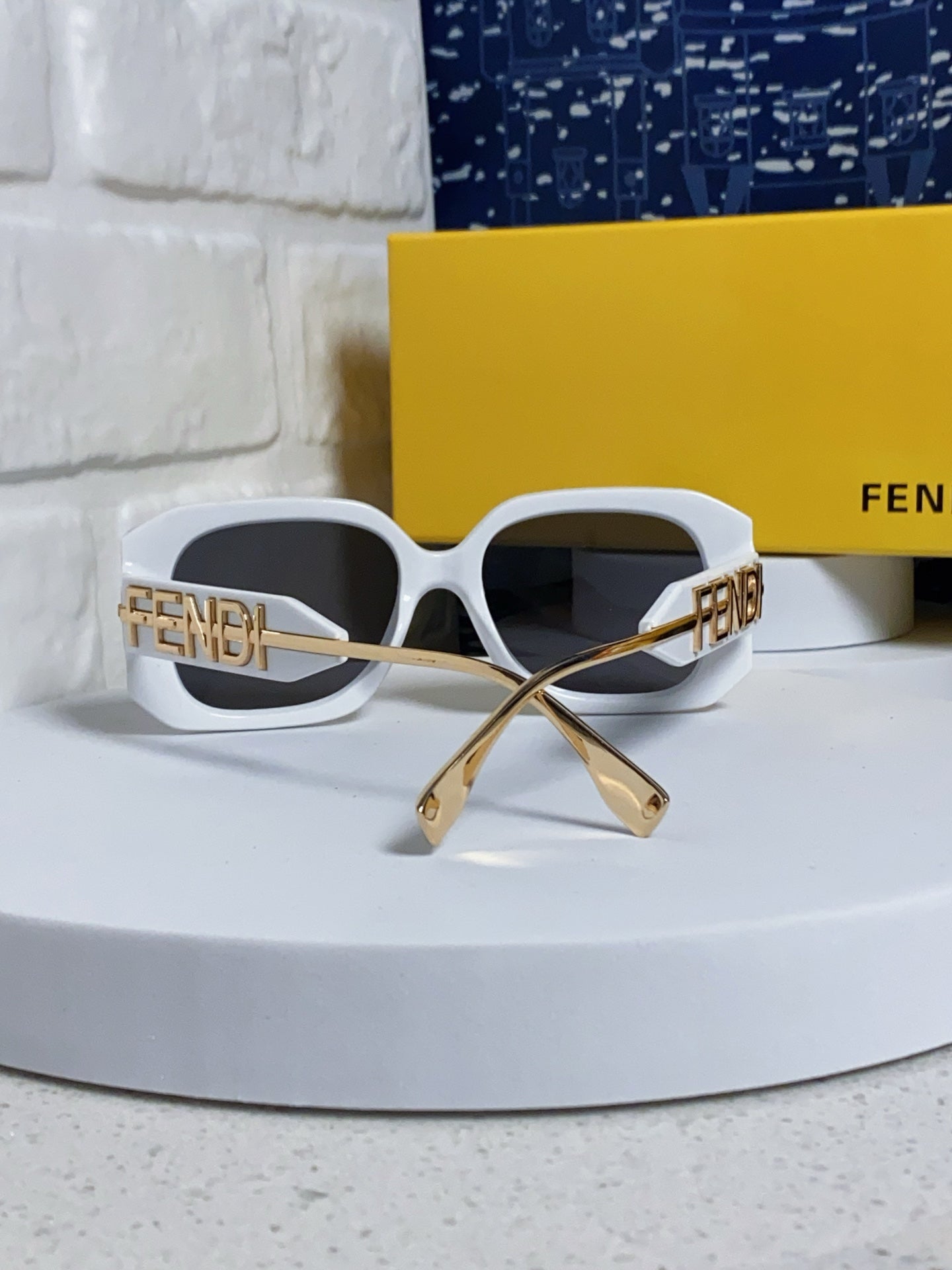 OVERSIZES FF DIAMONDS SQUARE SUNGLASSES 551639 IN ACETATE