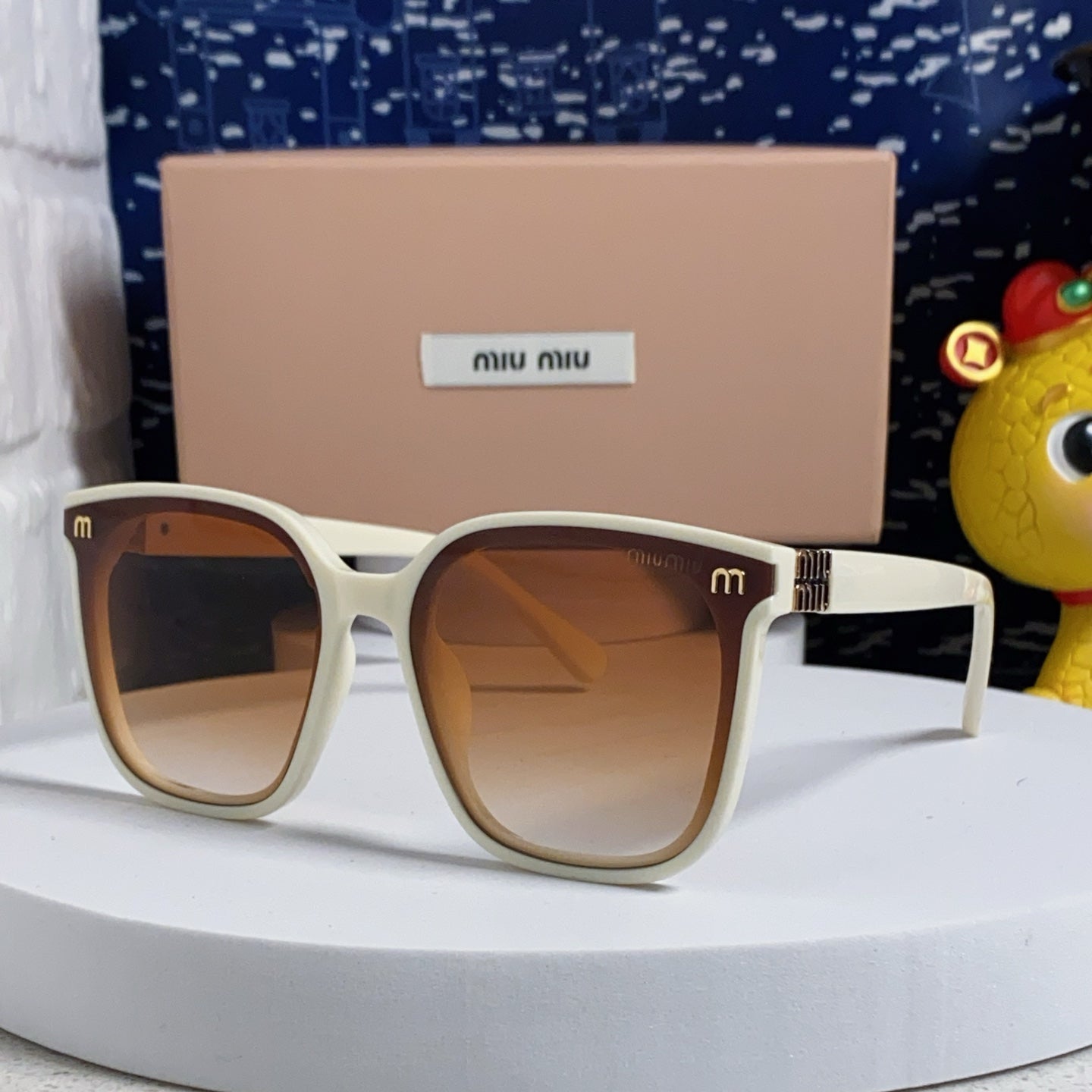 GLIMPSE SQUARE SUNGLASSES 554612 IN IVORY ACETATE