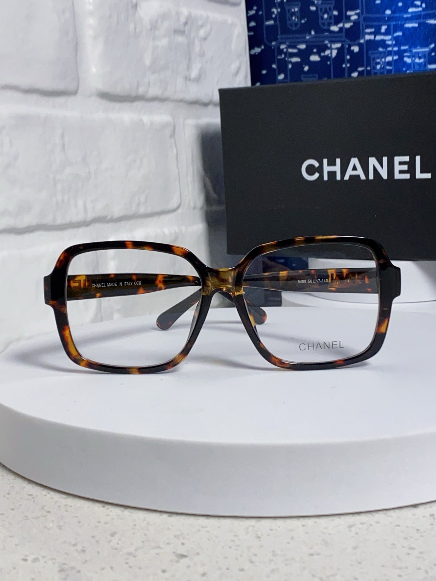 SQUARE SUNGLASSES 638933 IN HAVANA ACETATE