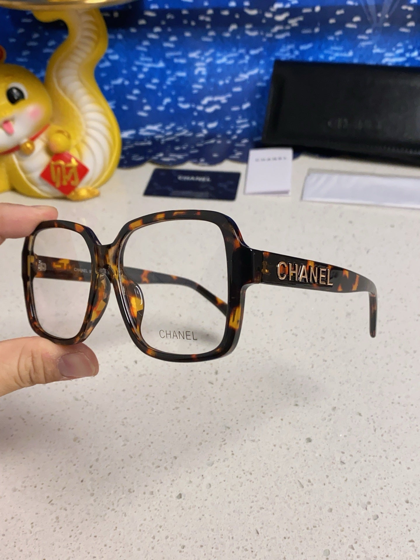 SQUARE SUNGLASSES 638933 IN HAVANA ACETATE