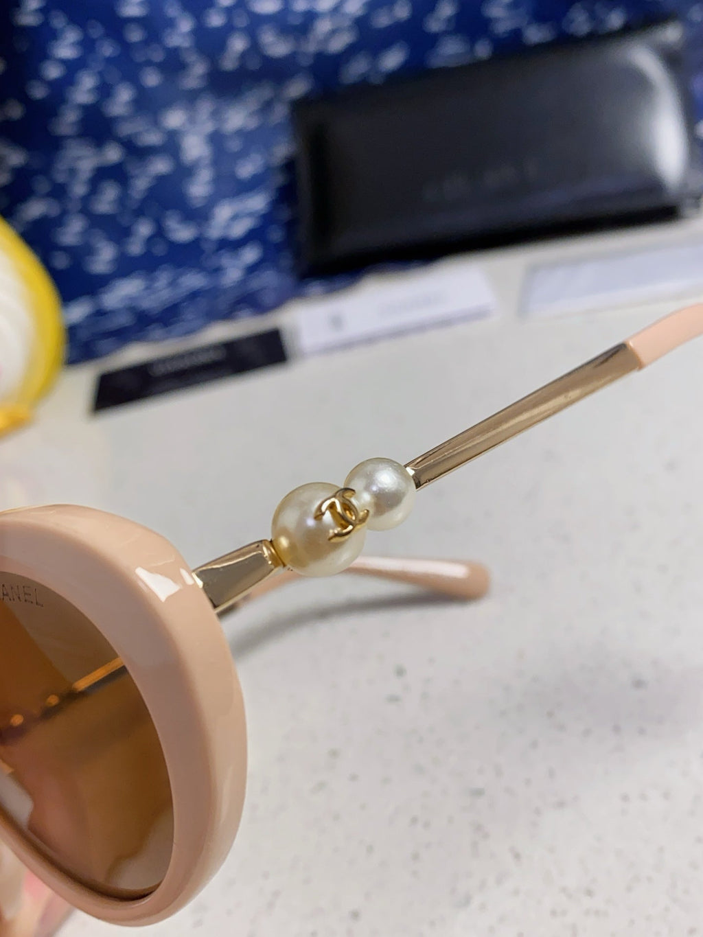 OVAL SUNGLASSES 640341 IN NUDE ACETATE METAL FRAME