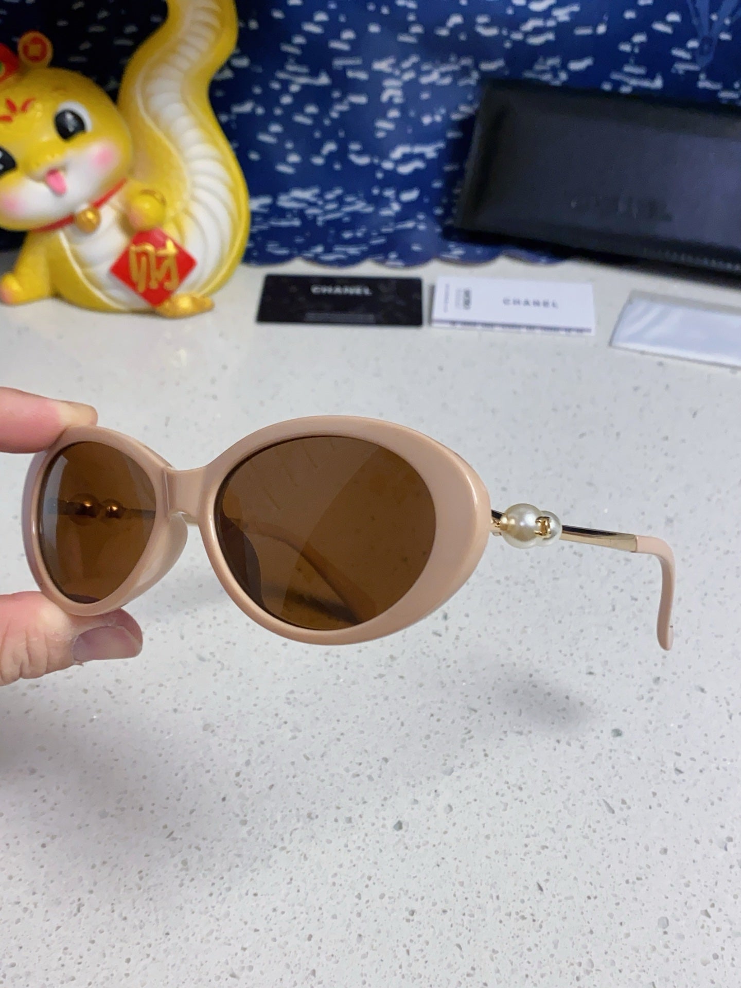 OVAL SUNGLASSES 640341 IN NUDE ACETATE METAL FRAME