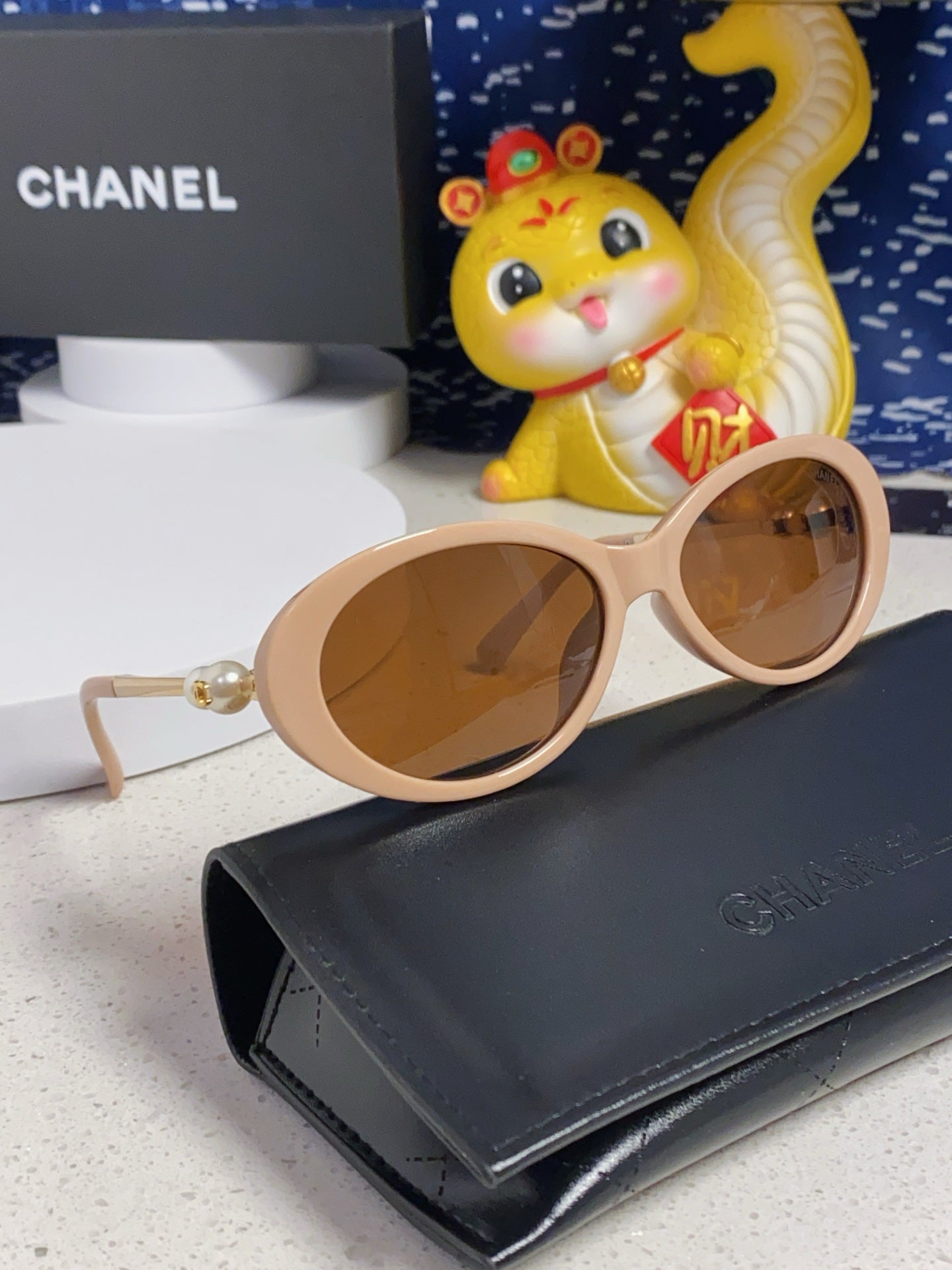 OVAL SUNGLASSES 640341 IN NUDE ACETATE METAL FRAME