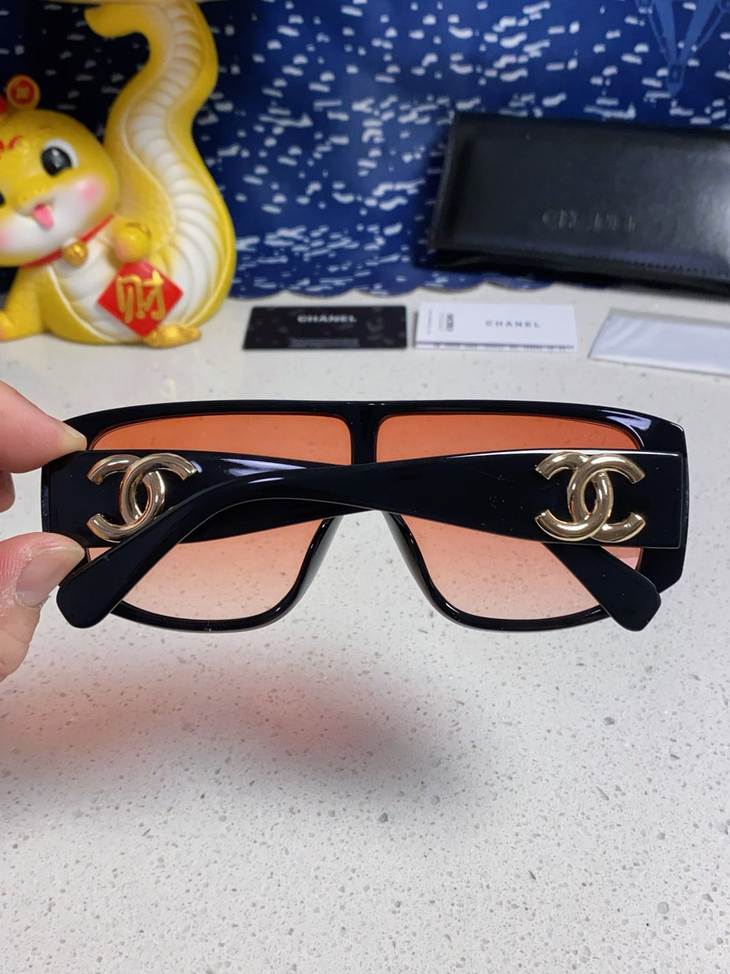 SQUARE SUNGLASSES CH5495 IN BLACK ACETATE ORANGE SMOKE LENSES