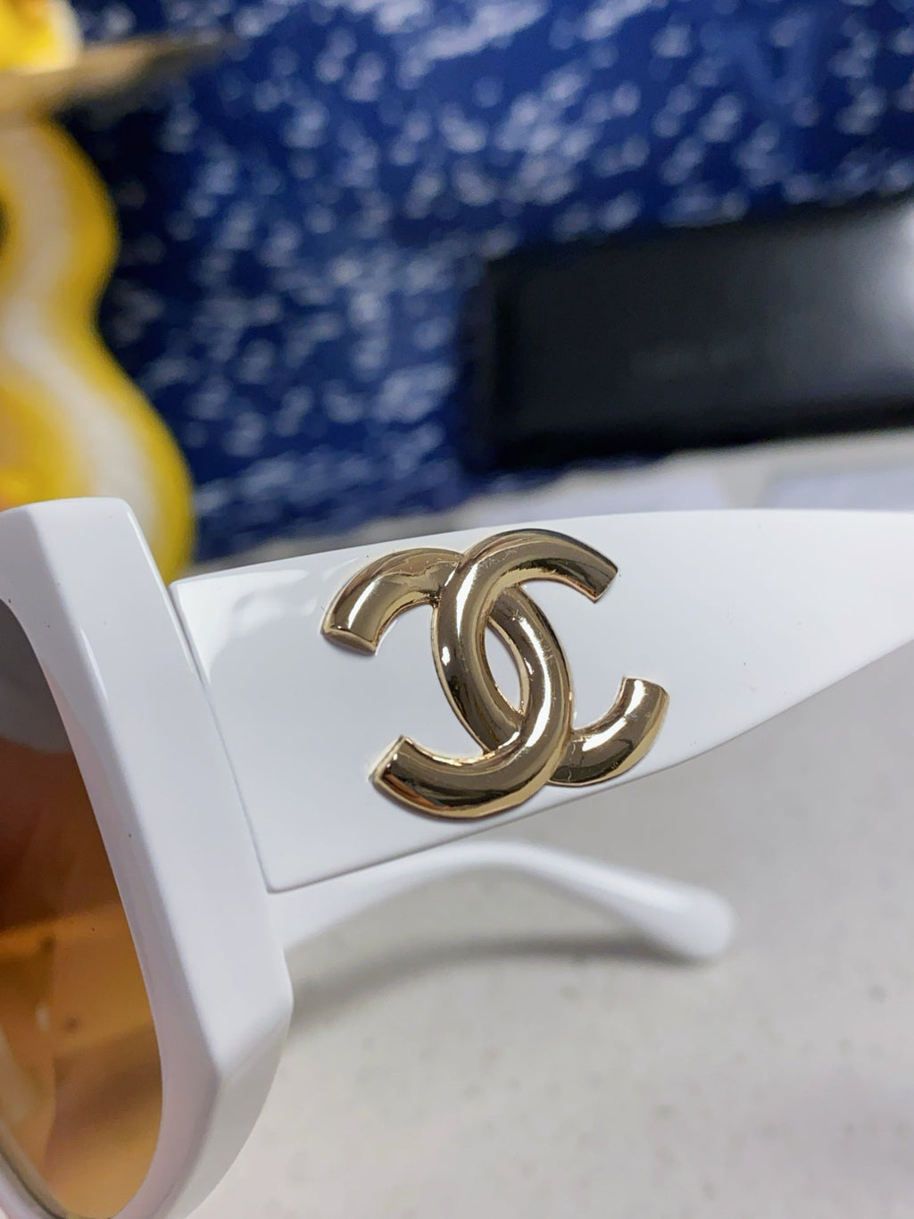 SQUARE SUNGLASSES CH5495 IN WHITE ACETATE BROWN LENSES