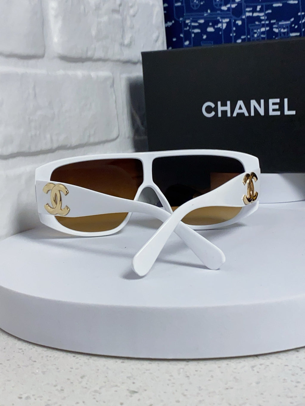 SQUARE SUNGLASSES CH5495 IN WHITE ACETATE BROWN LENSES
