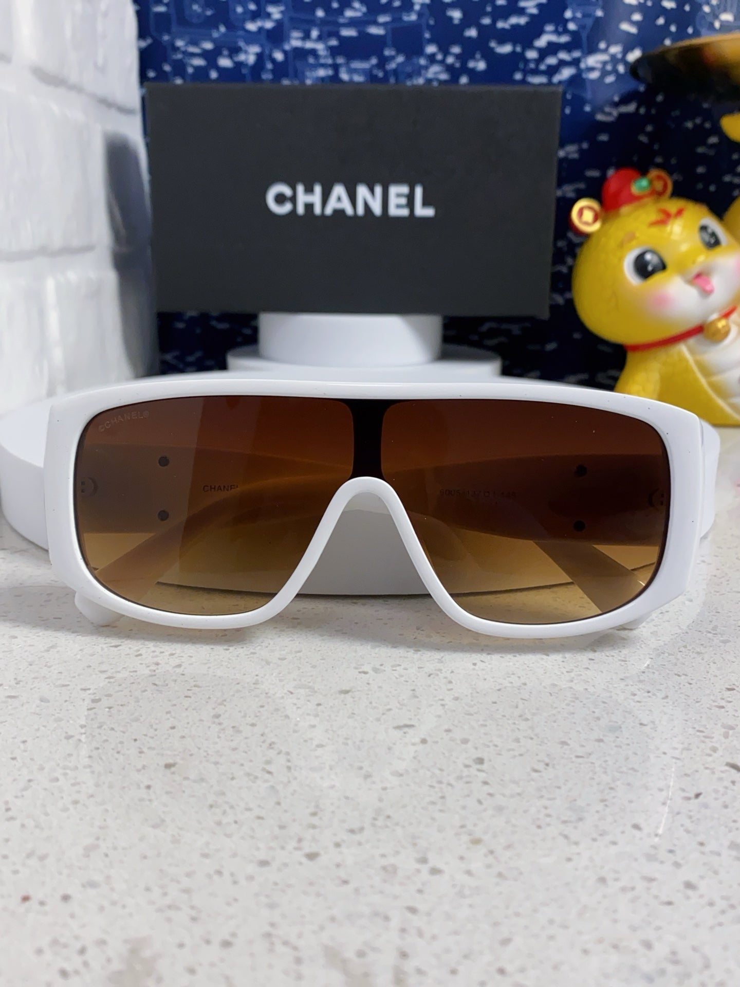 SQUARE SUNGLASSES CH5495 IN WHITE ACETATE BROWN LENSES