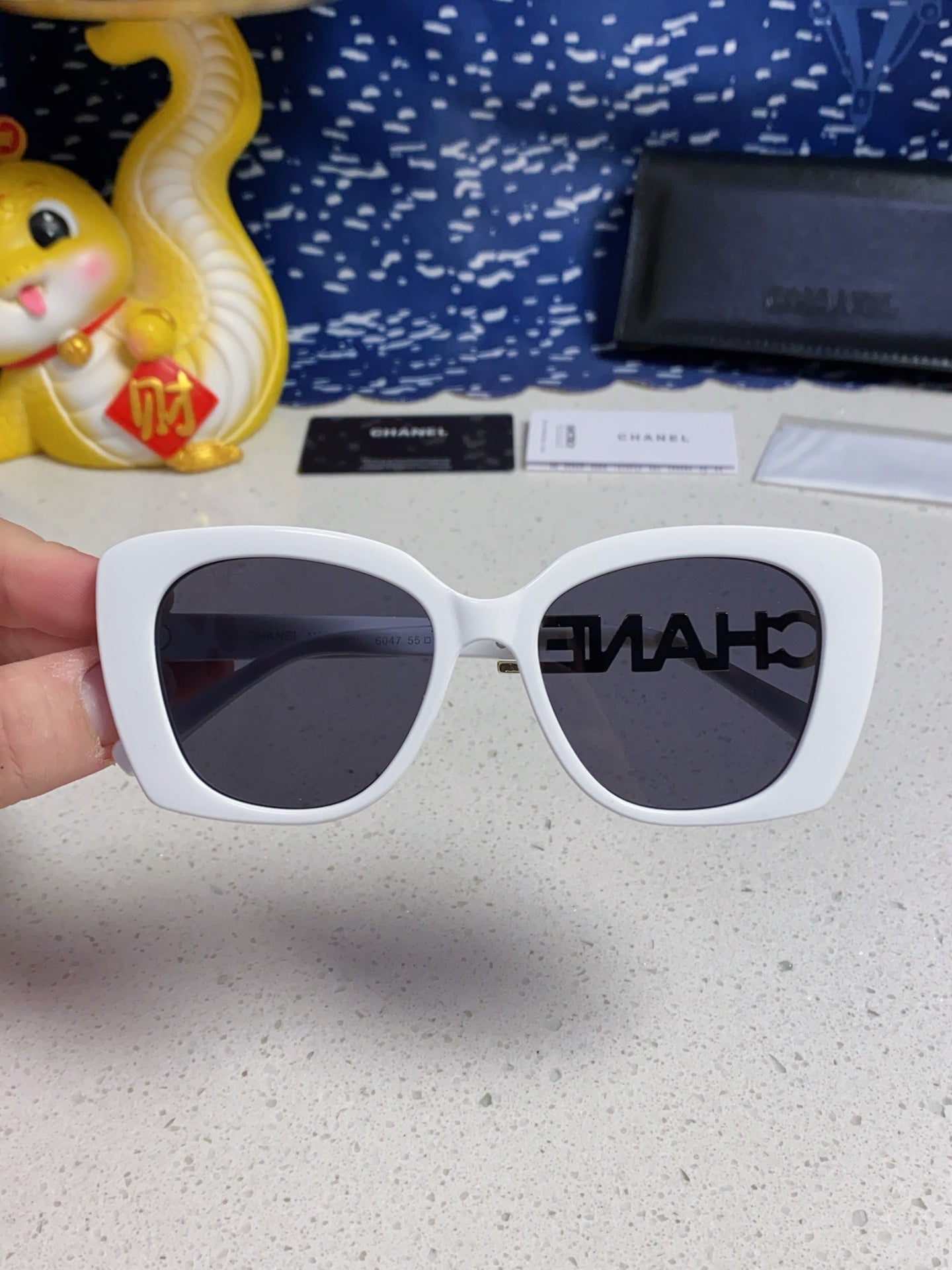 BUTTERFLY SUNGLASSES 641814 IN WHITE ACETATE GOLD METAL LOGO