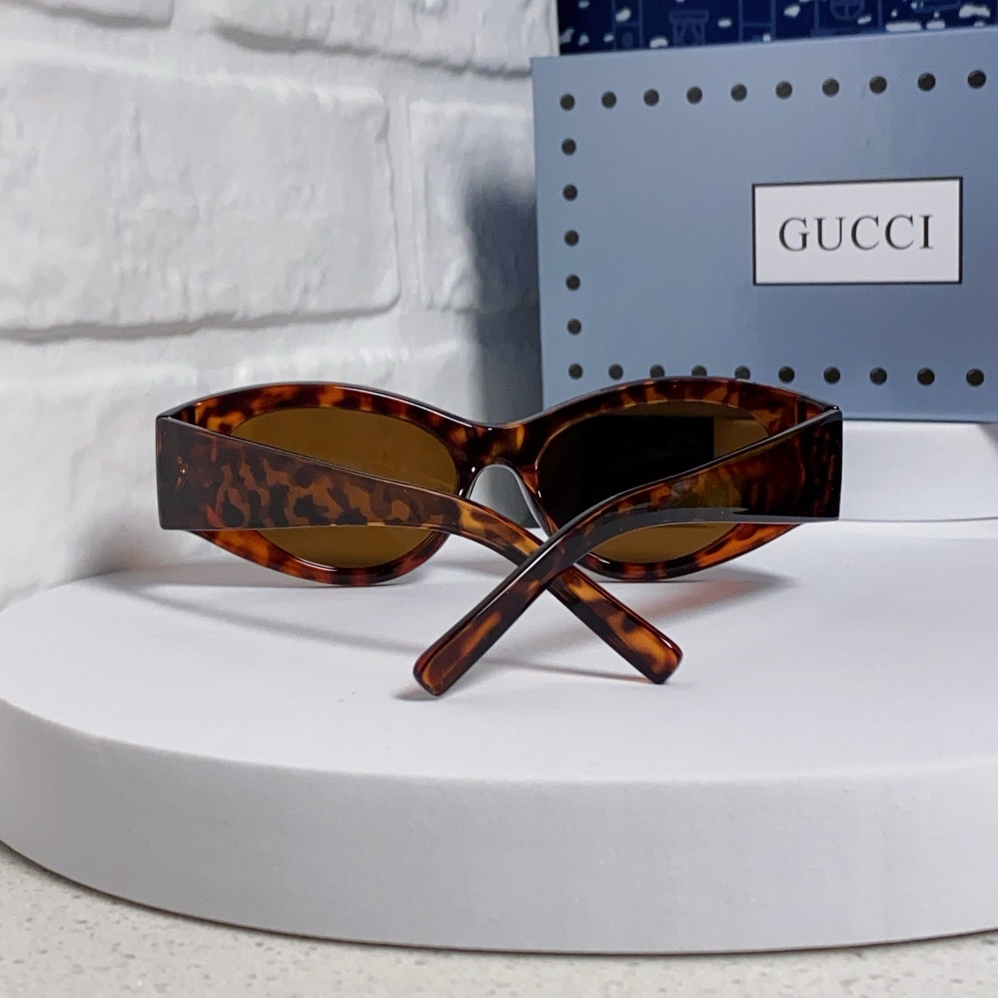 CAT-EYE FRAME SUNGLASSES 563336 IN ACETATE