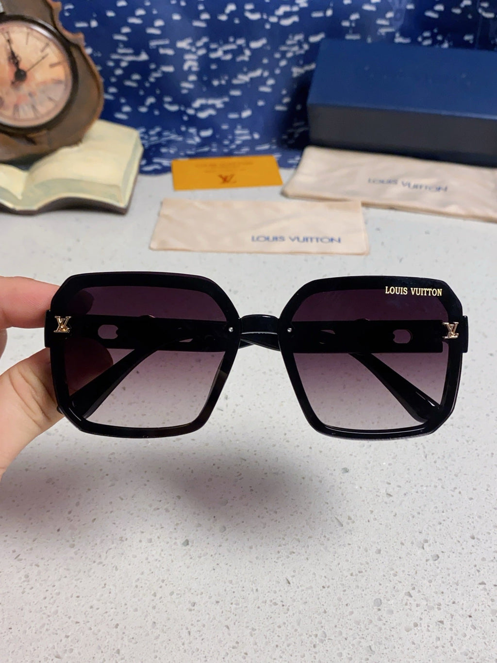 SQUARE SUNGLASSES 573320 IN BROWN ACETATE BLACK SMOKE LENS