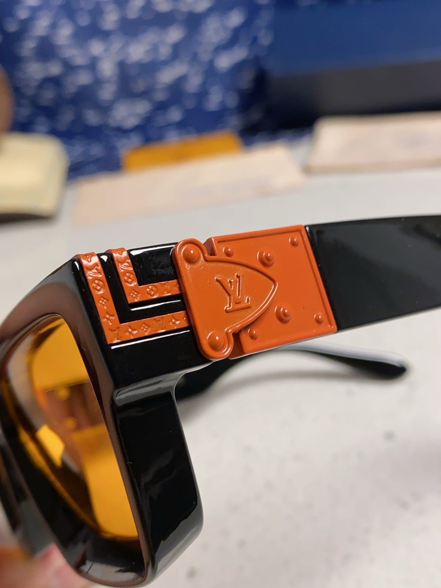 RECTANGLE SUNGLASSES 575848 IN BLACK ACETATE ORANGE METAL YELLOW LENS