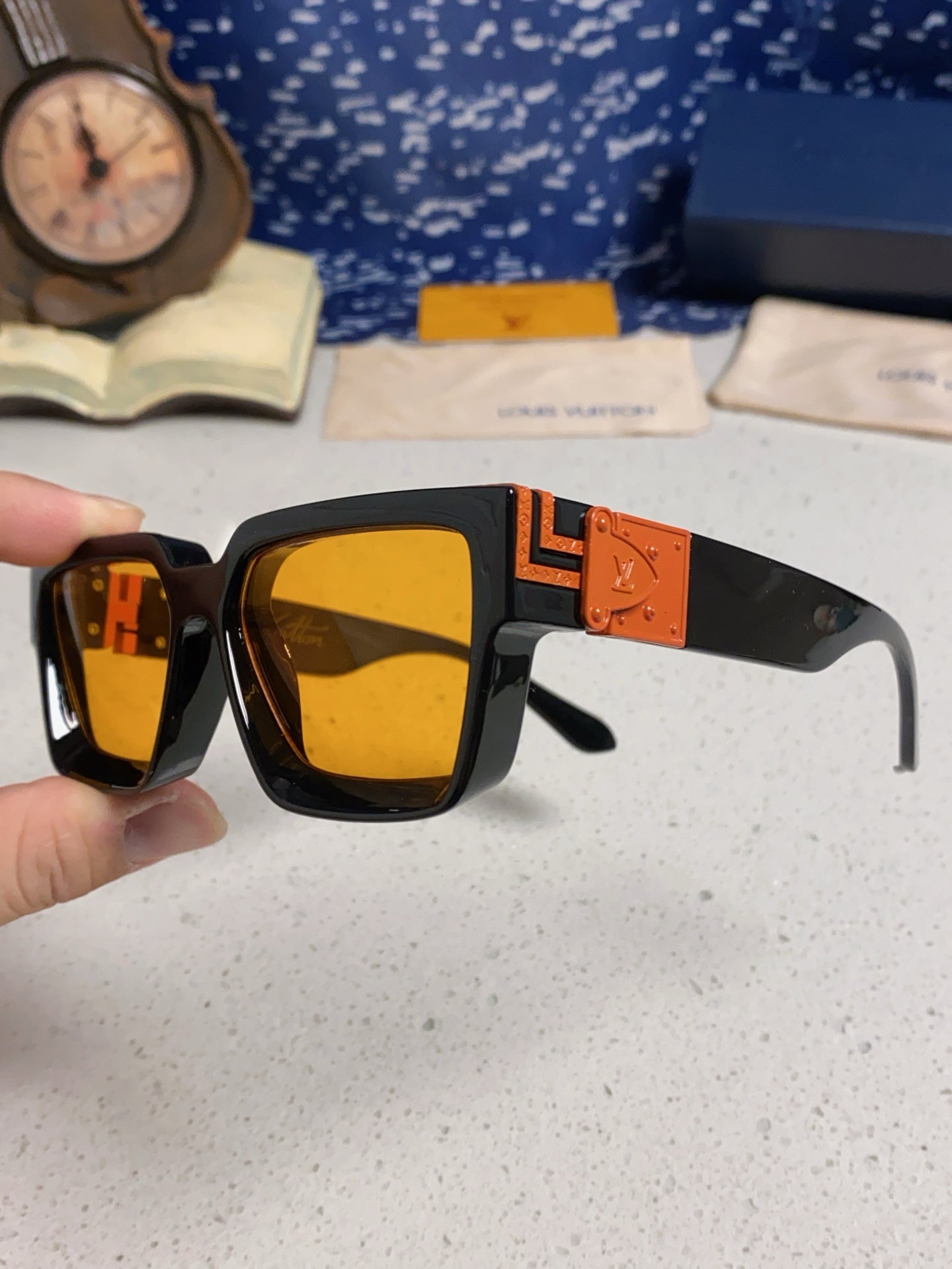 RECTANGLE SUNGLASSES 575848 IN BLACK ACETATE ORANGE METAL YELLOW LENS