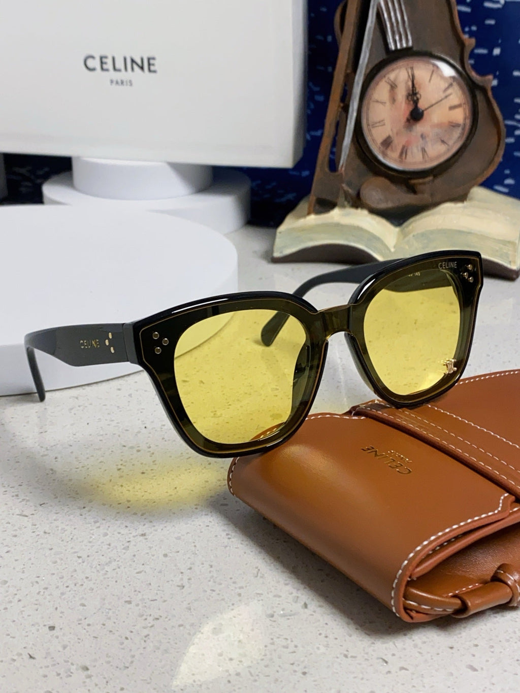 SQUARE SUNGLASS 575840 IN BLACK ACETATE GREEN LENSES