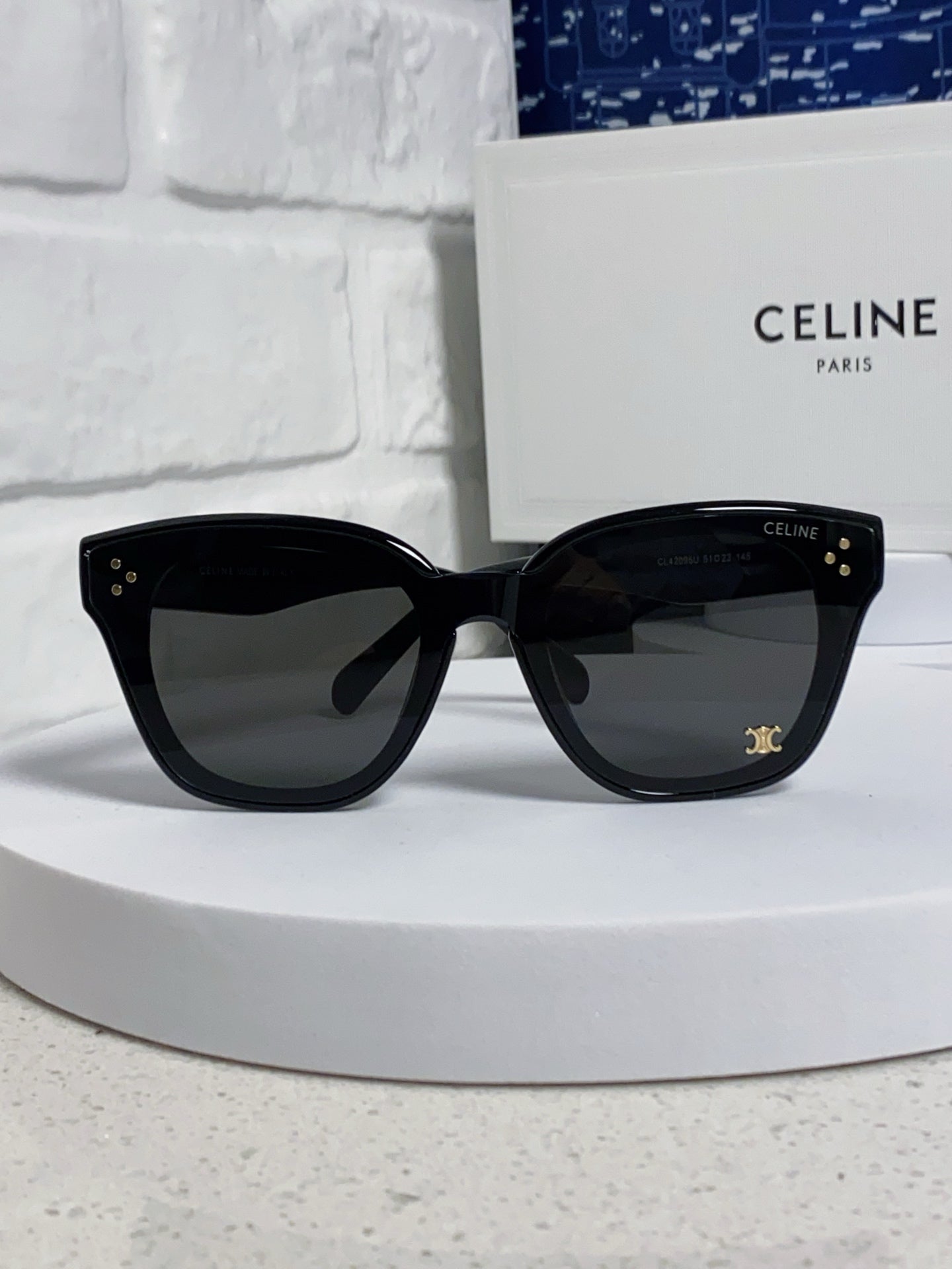 SQUARE SUNGLASS 575845 IN BLACK ACETATE BLACK LENSES