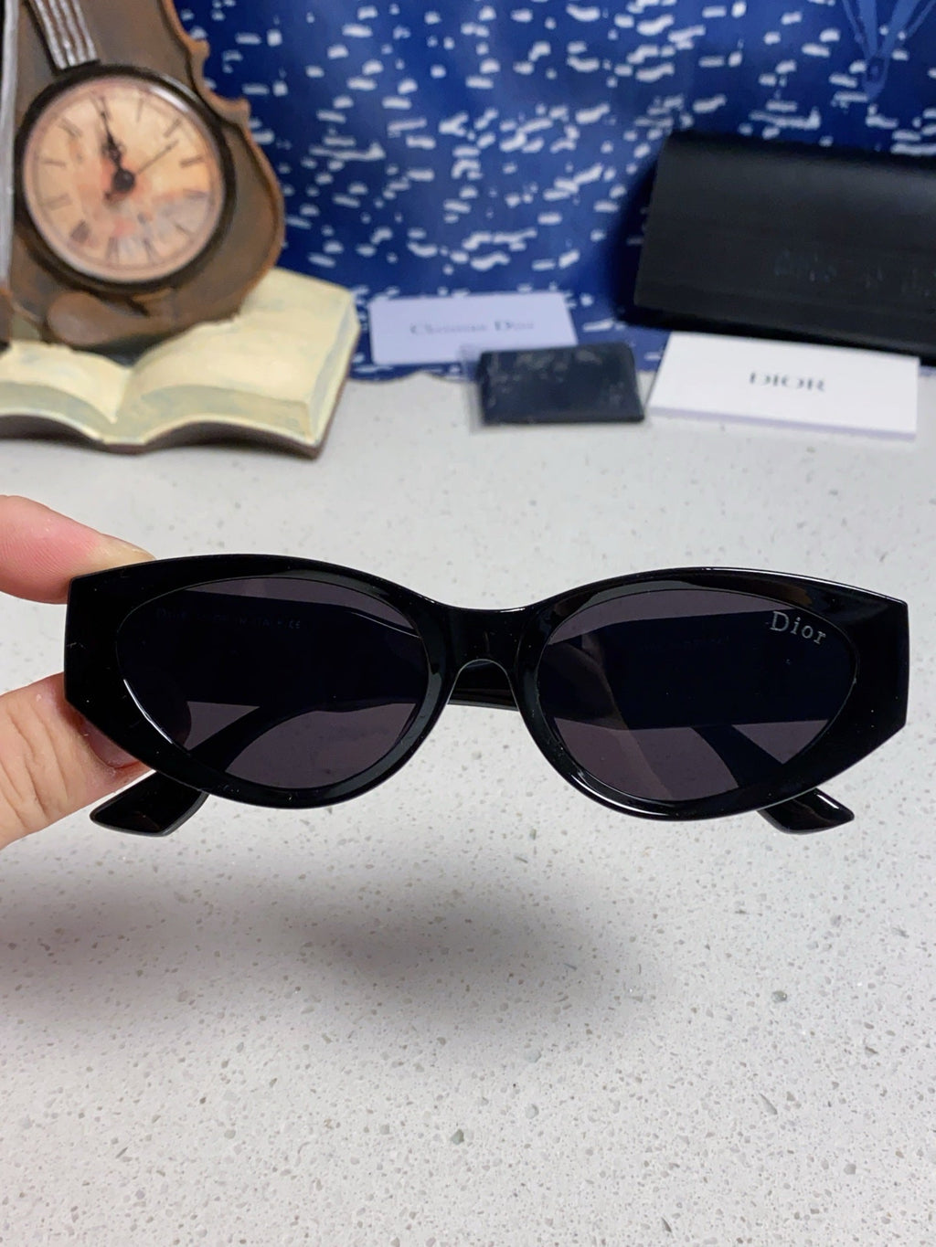 MONTAIGNE SUNGLASS 578115 IN BLACK ACETATE