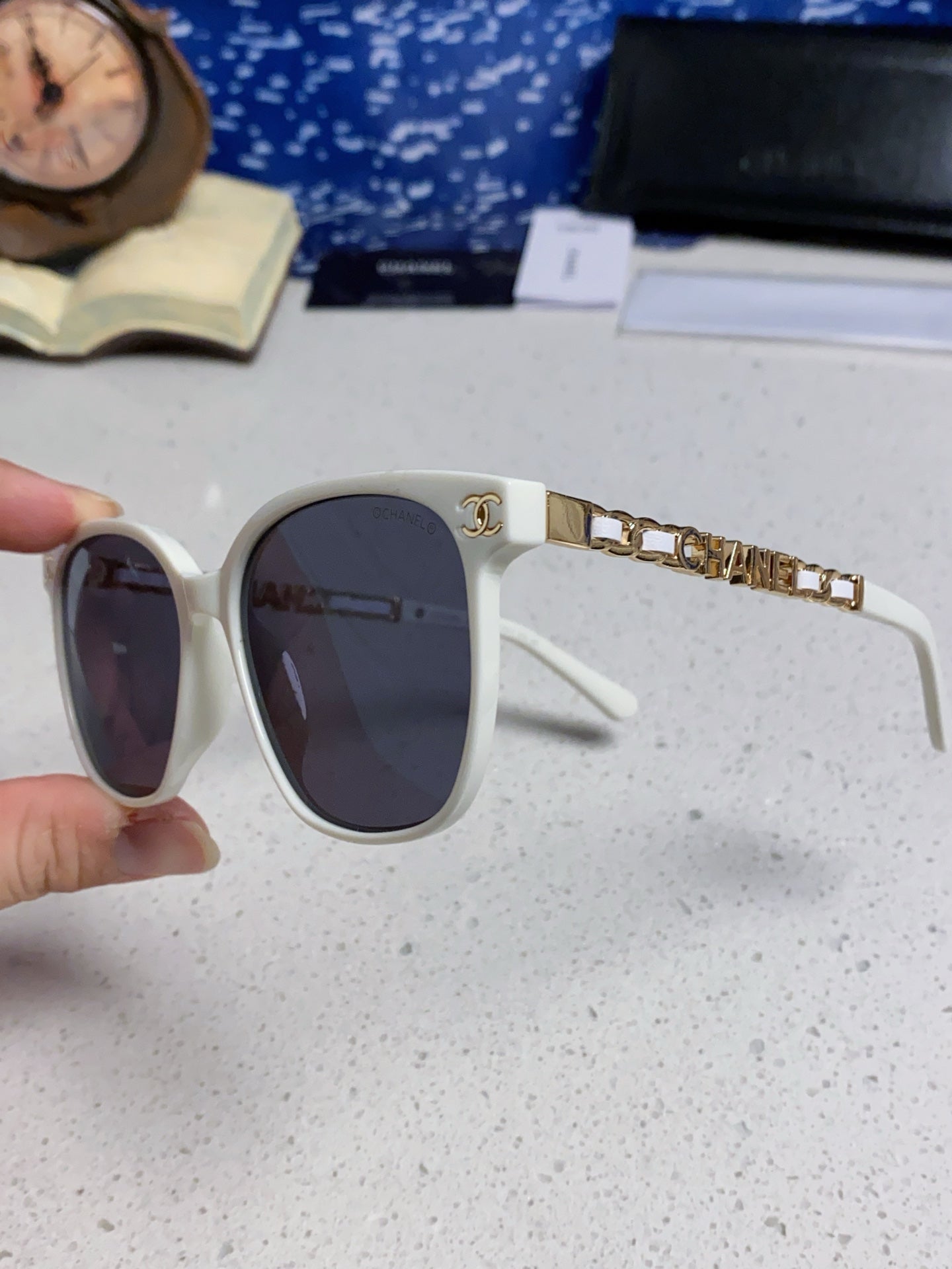 SQUARE SUNGLASSES 632031 IN WHITE ACETATE GOLD METAL