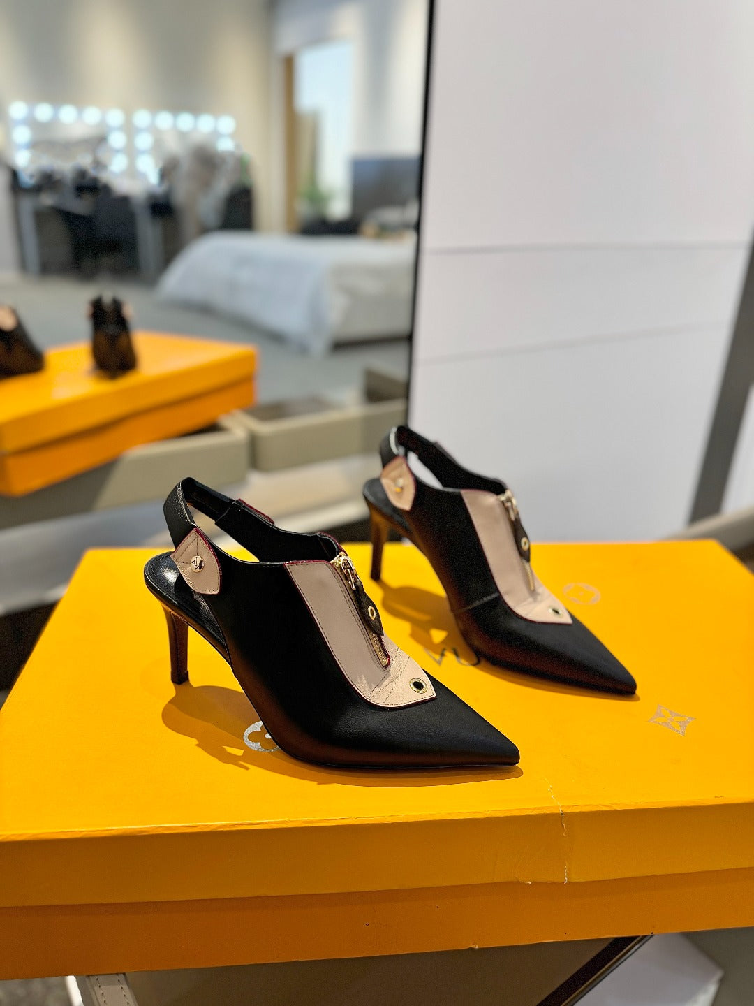 ALLURE HIGH 8 CM SLINGBACK IN BLACK MIX SAND BROWN CALFSKIN