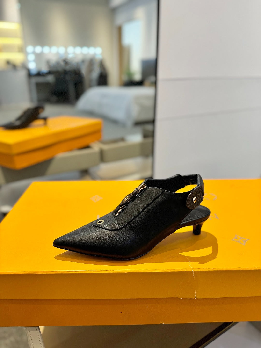 ALLURE HIGH 4.5 CM SLINGBACK IN BLACK MONOGRAM CALFSKIN