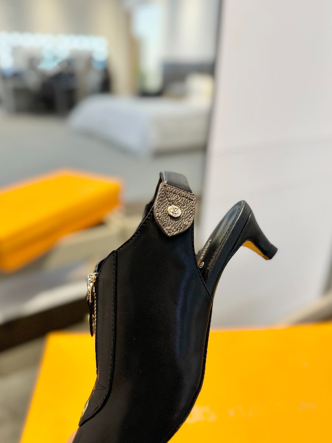 ALLURE HIGH 4.5 CM SLINGBACK IN BLACK MONOGRAM CALFSKIN